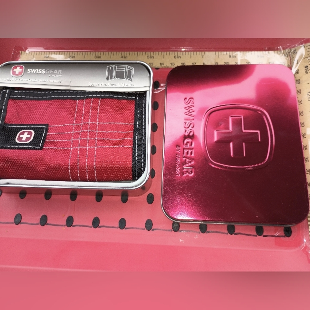 COPY - SwissGear Red Wallet